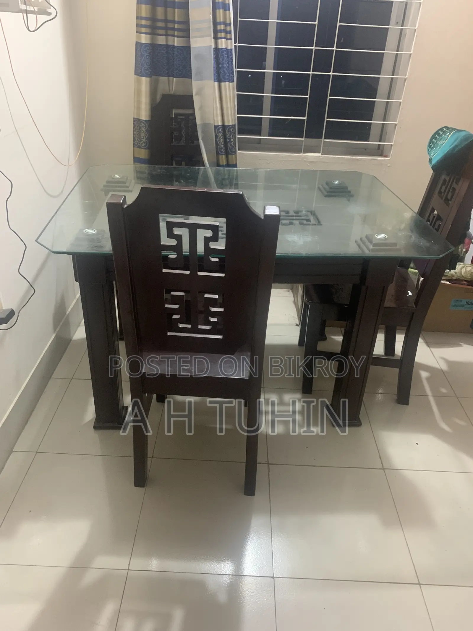 Dining table like new