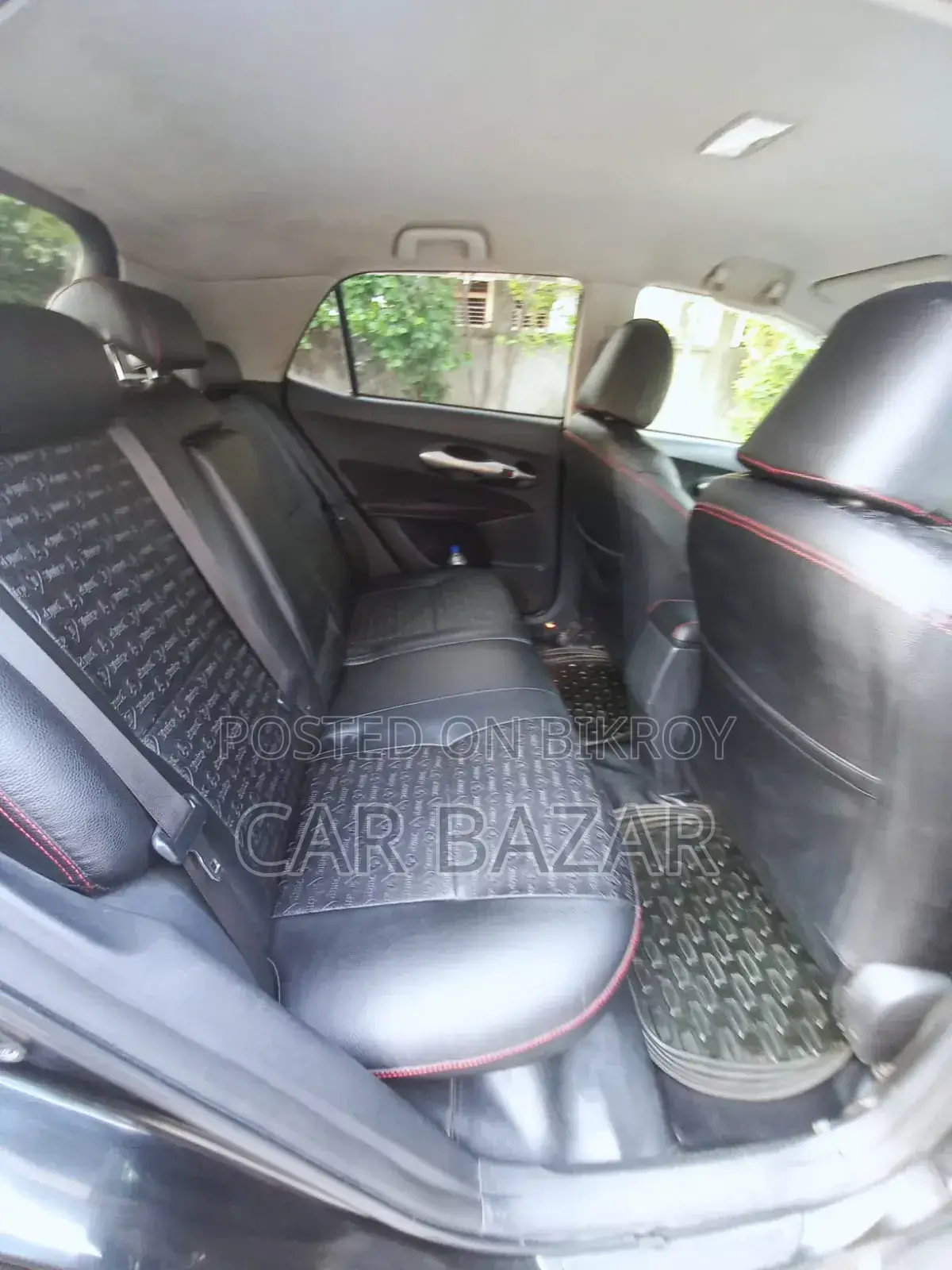 Toyota Yaris Base Hatchback 5-door 2011 Black