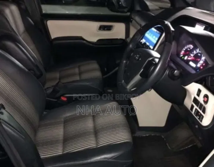Toyota Noah 2021 Blue