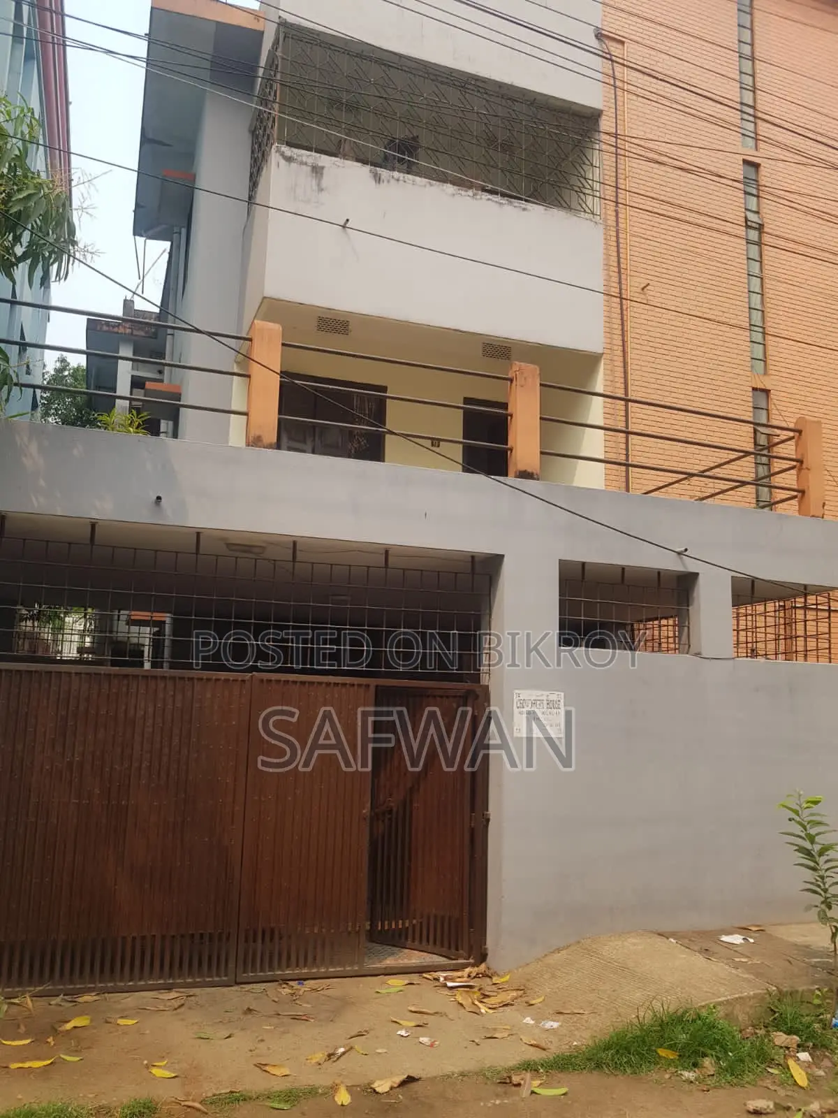 Furnished 3bdrm Apartment in Chowdhury House, Uposhohor for Sale