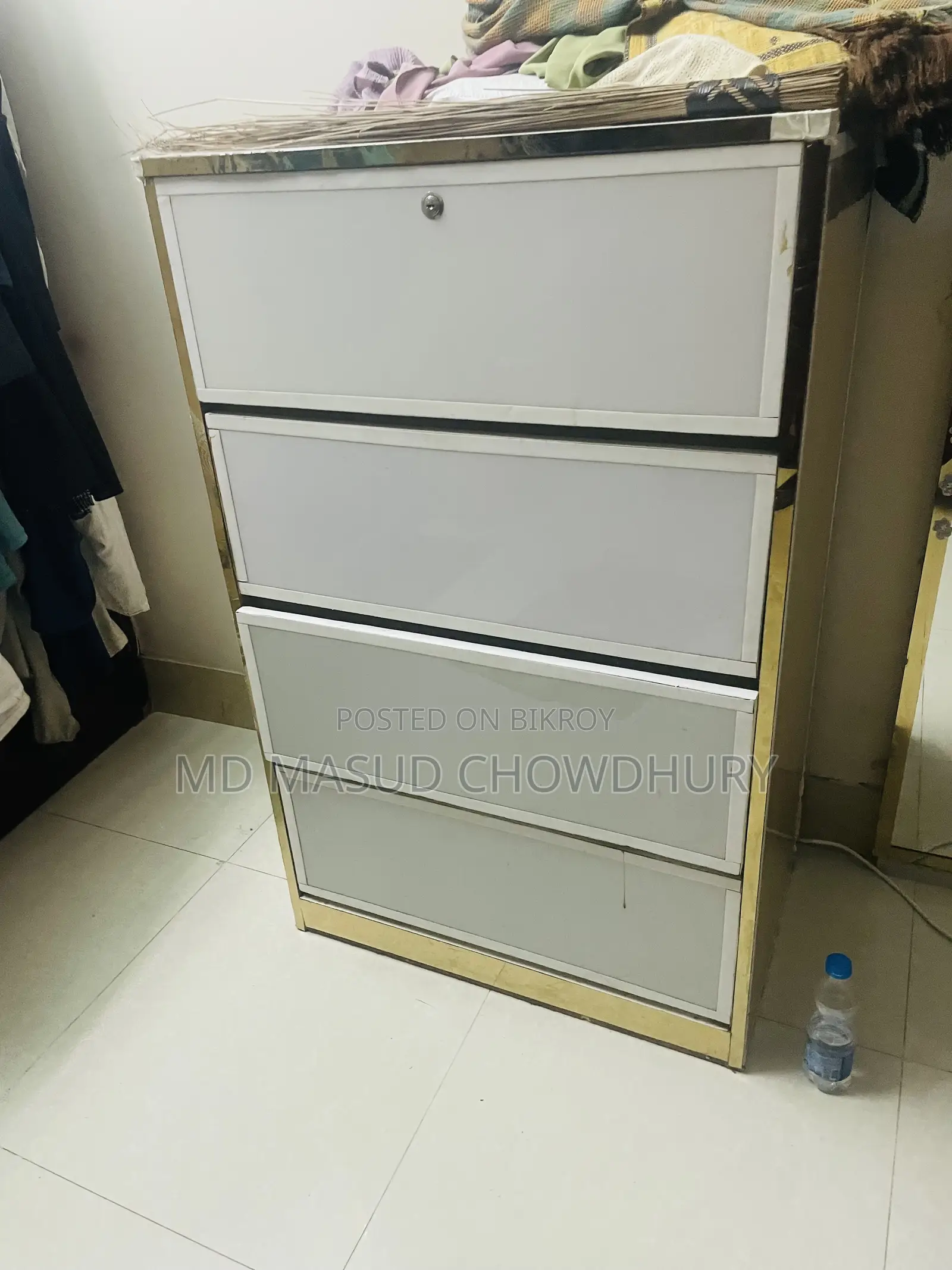 সিঙ্গেল ওয়ারড্রোব