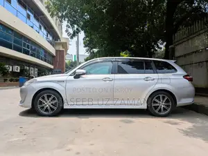Toyota Corolla Fielder 1.5 Hybrid FWD 2016 Silver