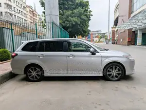 Toyota Corolla Fielder 1.5 Hybrid FWD 2016 Silver