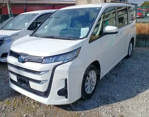 Toyota Noah 2022 সাদা