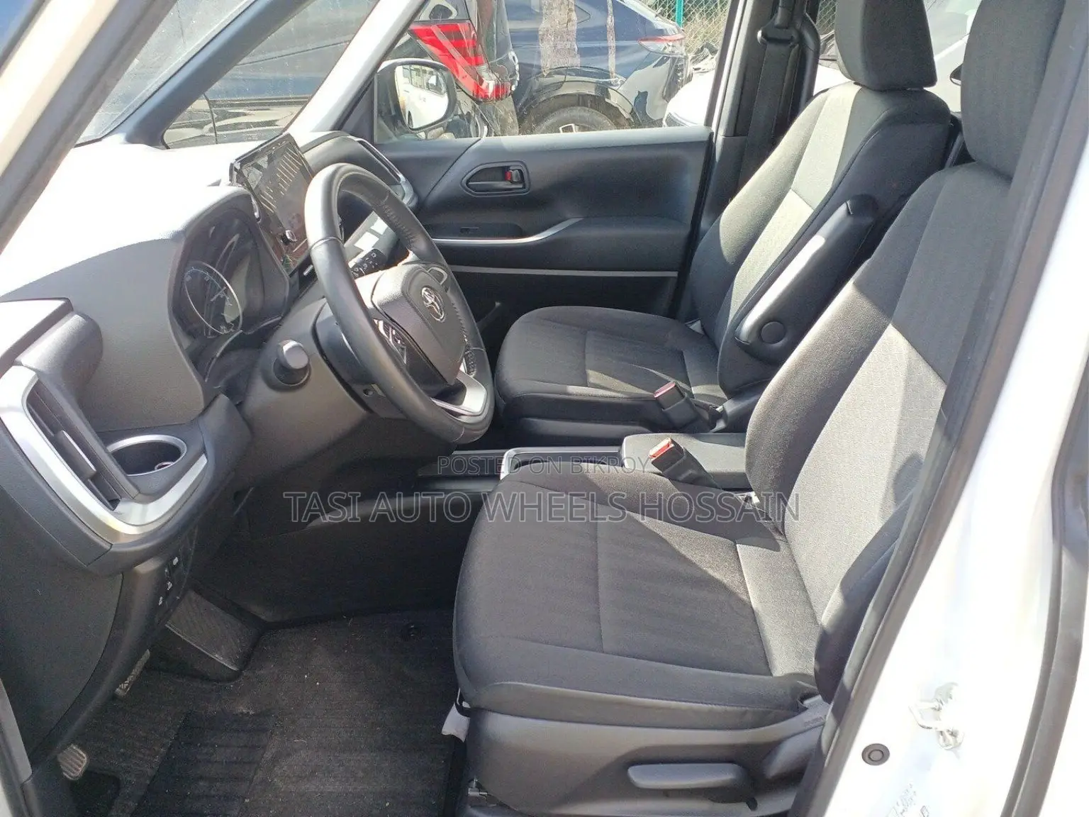 Toyota Noah 2022 White