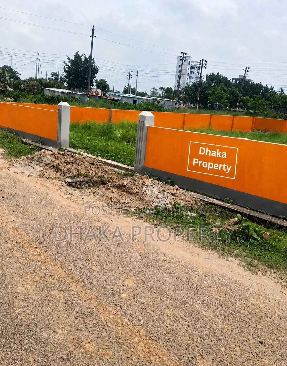 5 Katha South-Facing Plot on 30ft Road at Sector-16/G