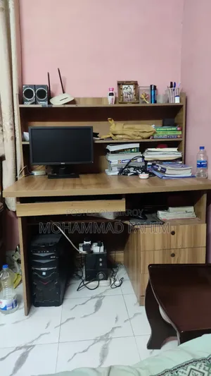 ডেস্কটপ টেবিল