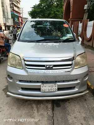 Toyota Noah 2.0 AWD (8 Seater) 2005 Silver