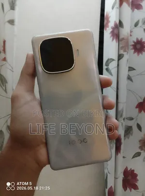 New iQOO 128 GB Gray