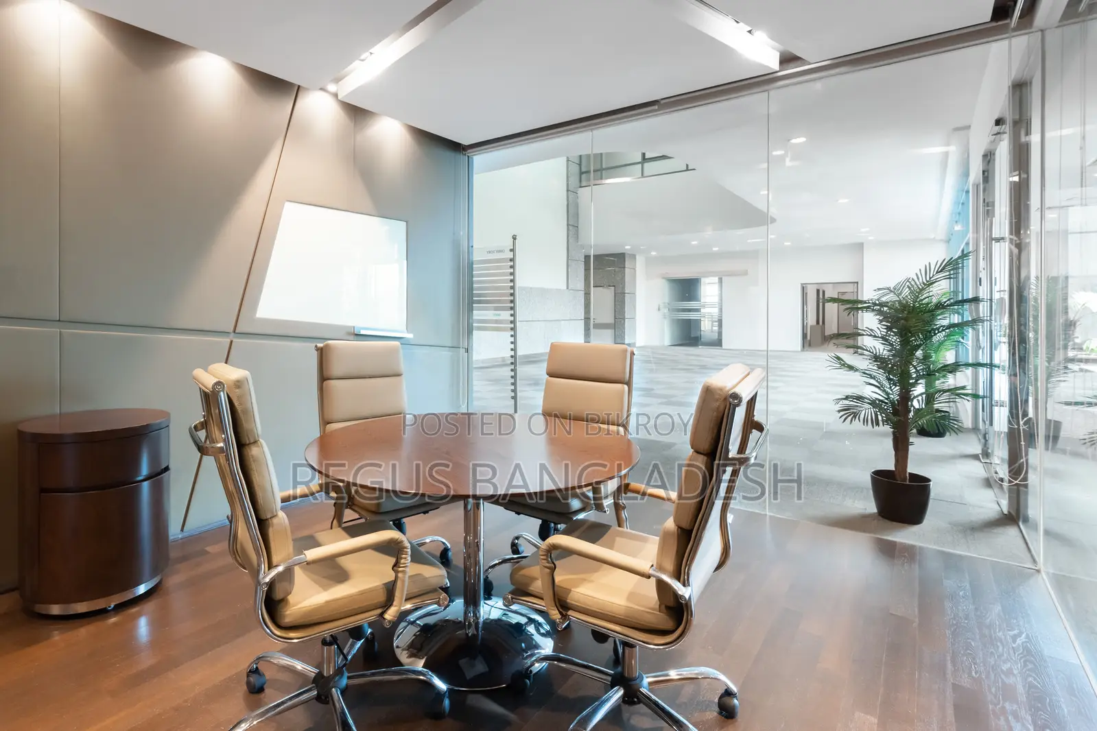 Regus Borak Mehanur-এ ৩ জনের জন্য অফিস স্পেস খুঁজুন