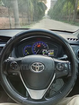 Toyota Axio 1.5 Hybrid 2WD 2015 Silver