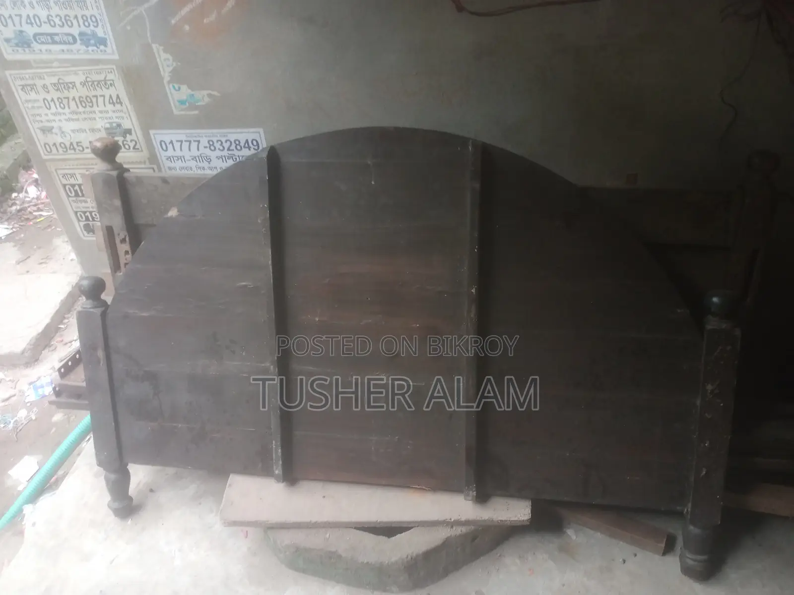 একটি ডাবল বেড বিক্রয় করা হইবে।
