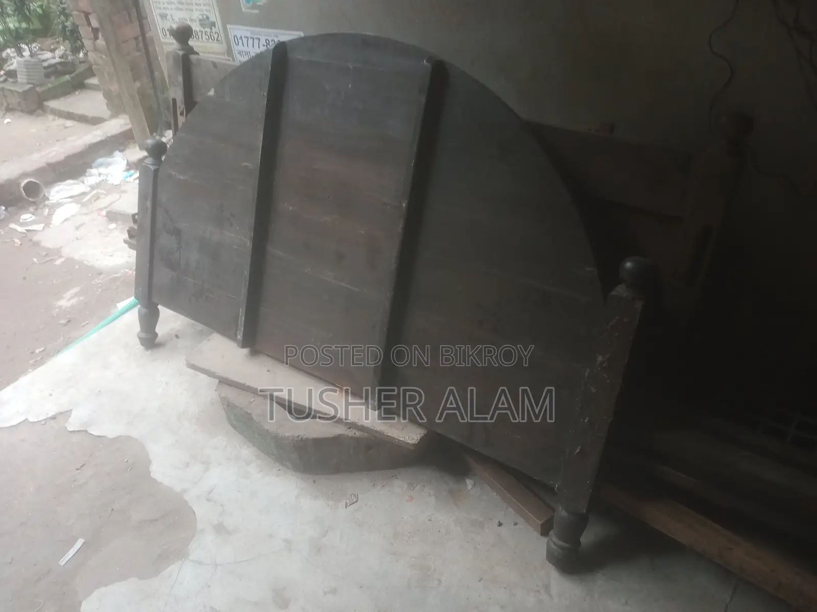 একটি ডাবল বেড বিক্রয় করা হইবে।