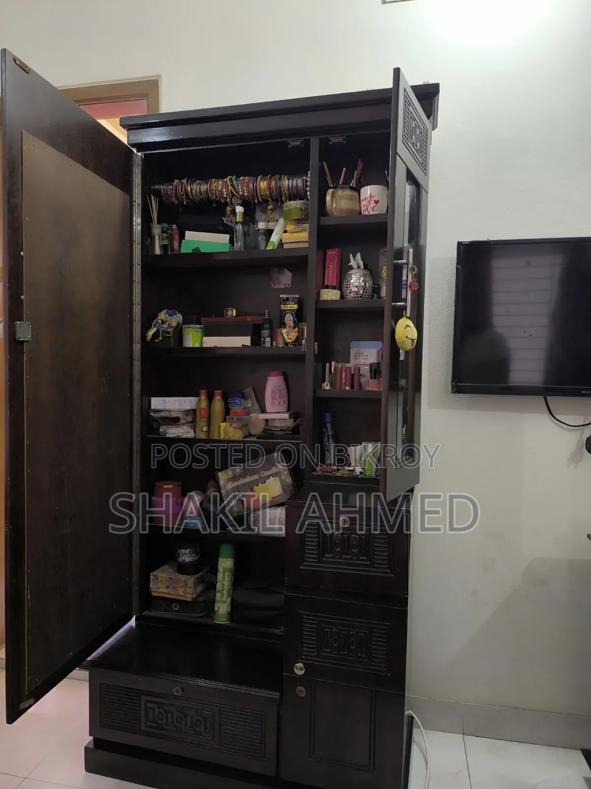 ড্রেসিং টেবিল
