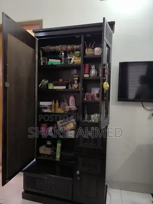 ড্রেসিং টেবিল