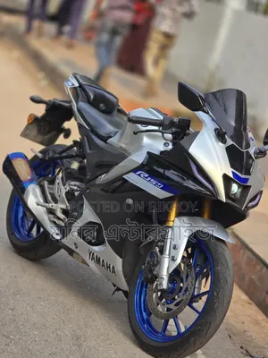 Yamaha R1 2022 Silver