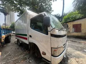 Toyota Dyna Used Cover Van. Model-2015, Reg-2020