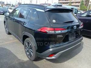টয়োটা করোলা ক্রস ২০২৩ ব্ল্যাক