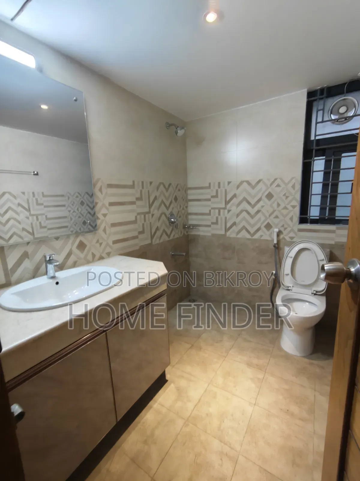 5bdrm Apartment in Gulshan for Rent