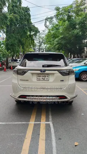 Toyota Harrier 2.5 Hybrid 4WD 2016 Pearl