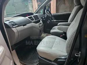 Toyota Noah 2002 Black