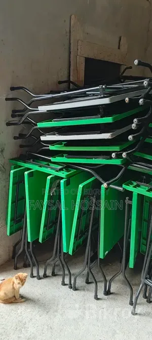 ফোল্ডিং টেবিল