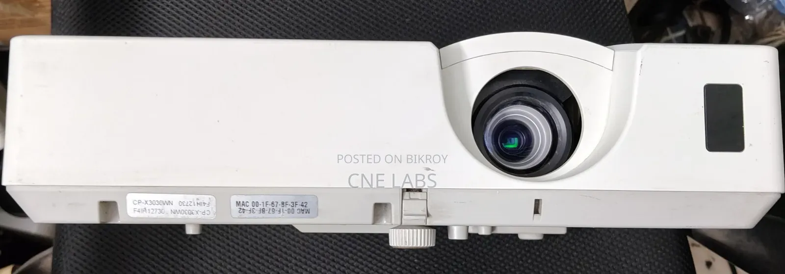 Hitachi Cp-X3030 LCD Projector