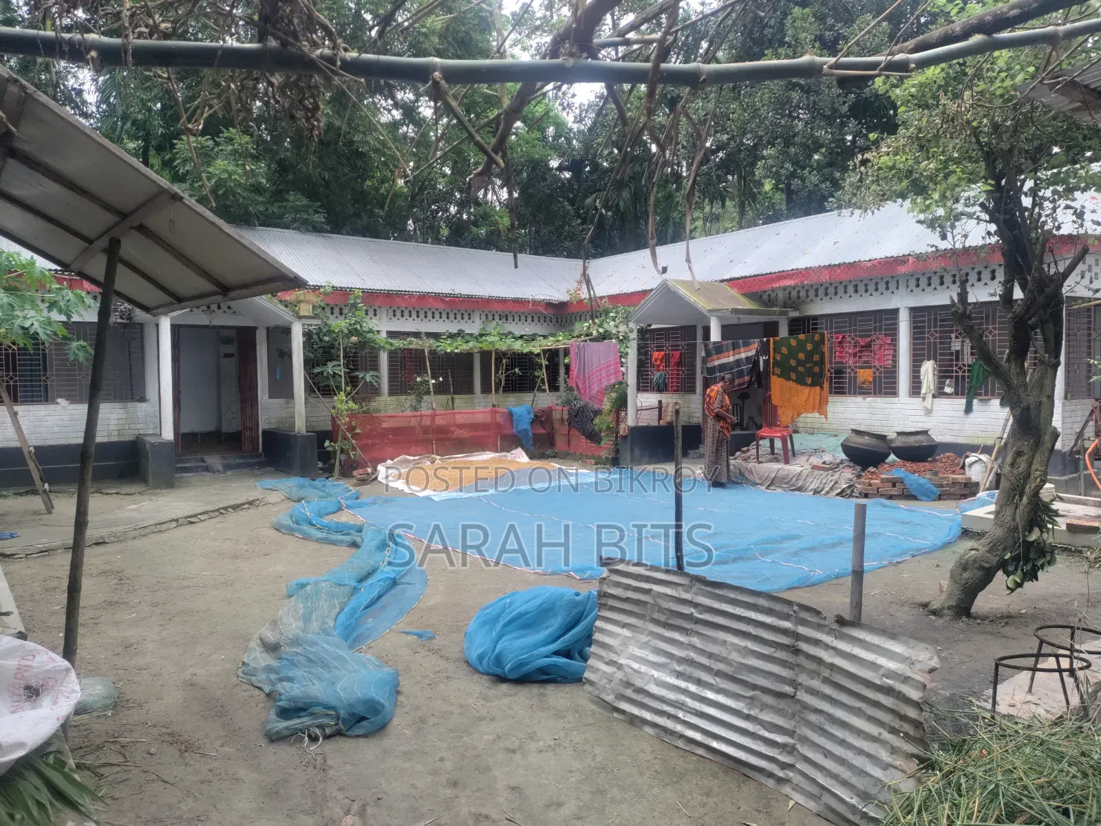 6-Bedroom House for Sale in Postim Poran, Pirgacha