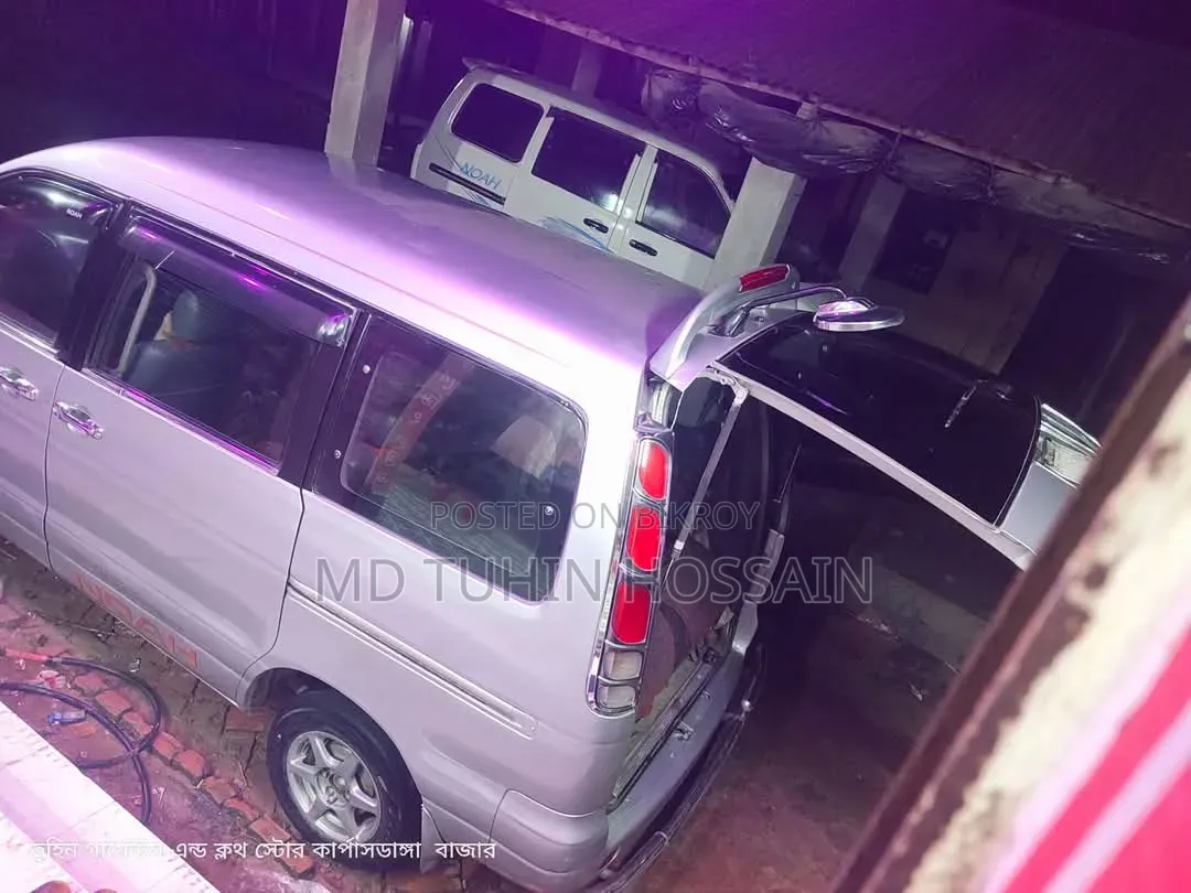 Toyota Noah 2.0 AWD (8 Seater) 2001 Silver