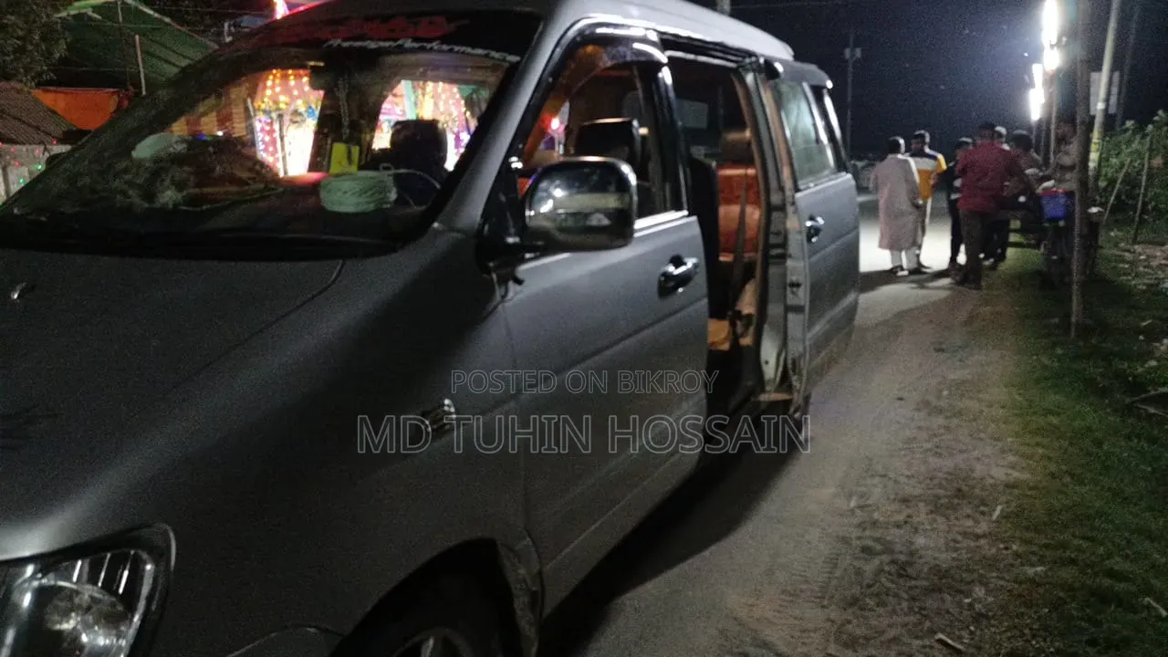 Toyota Noah 2.0 AWD (8 Seater) 2001 Silver