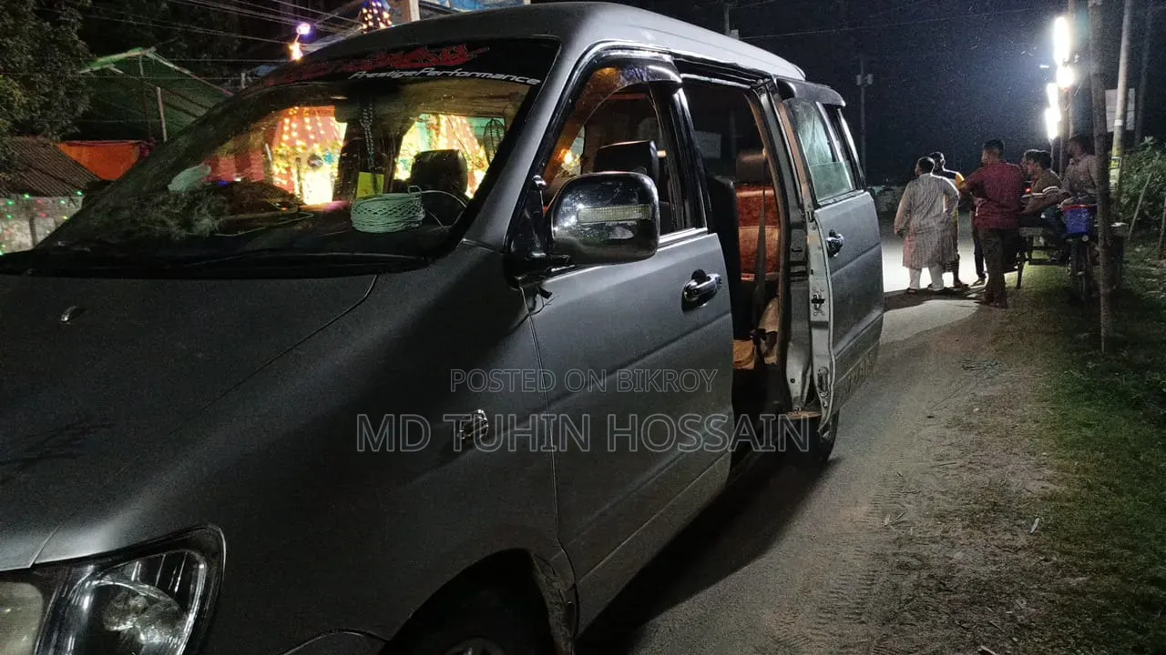 Toyota Noah 2.0 AWD (8 Seater) 2001 Silver