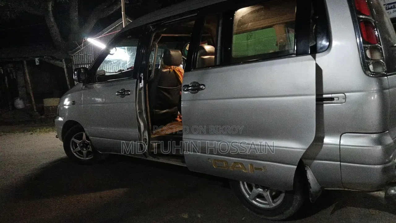 Toyota Noah 2.0 AWD (8 Seater) 2001 Silver