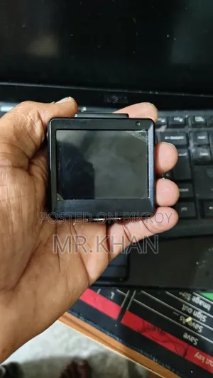 Mirumo Eye DRC-310 বা অন্যান্য কমপ্যাক্ট 1080p কার ডিভিআর মডেল। [1, 2, 3]