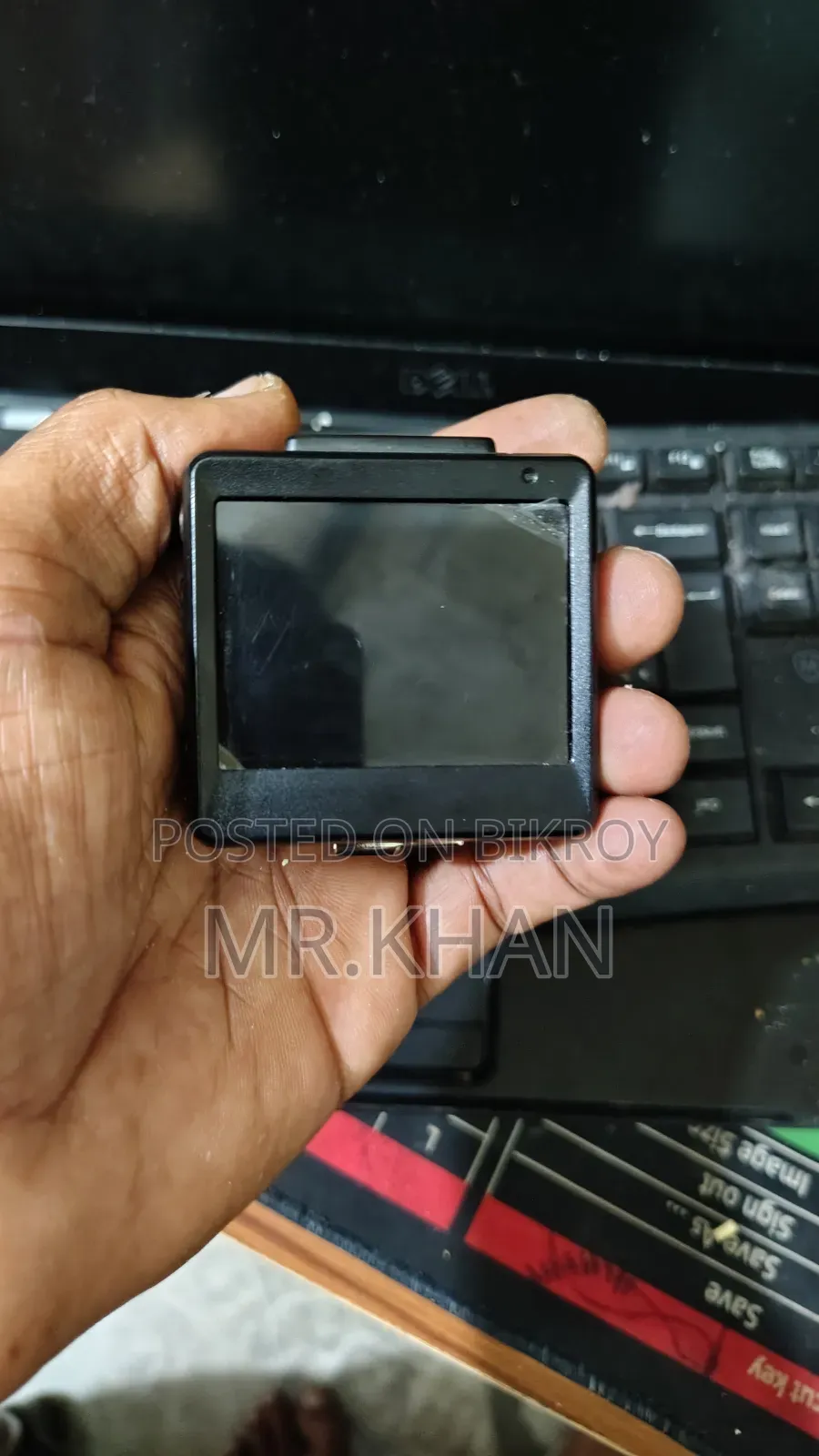 Mirumo Eye DRC-310 বা অন্যান্য কমপ্যাক্ট 1080p কার ডিভিআর মডেল। [1, 2, 3]