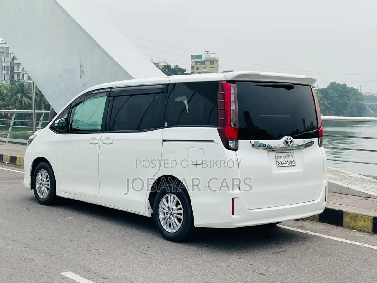 New Toyota Noah 2014 White