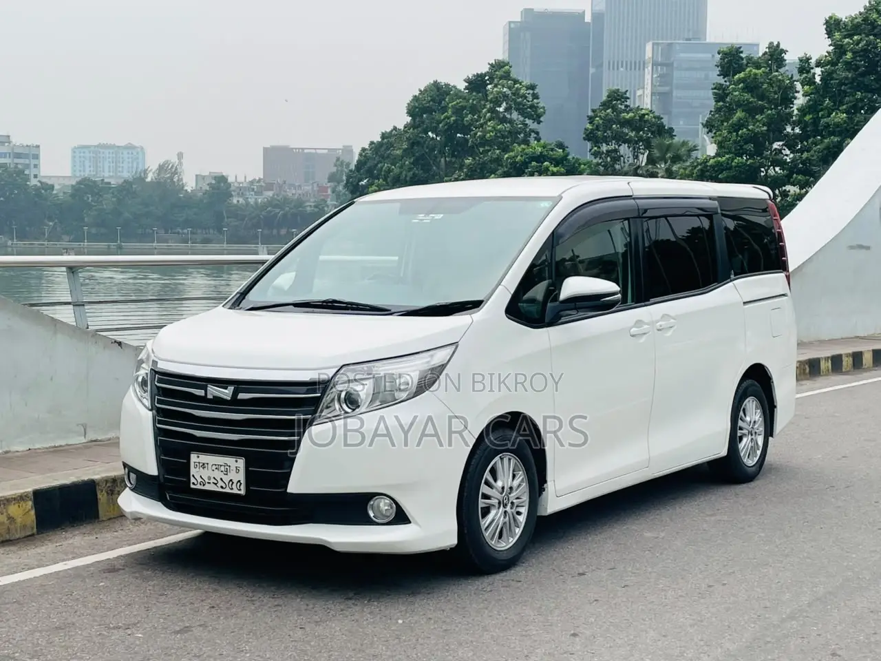 New Toyota Noah 2014 White