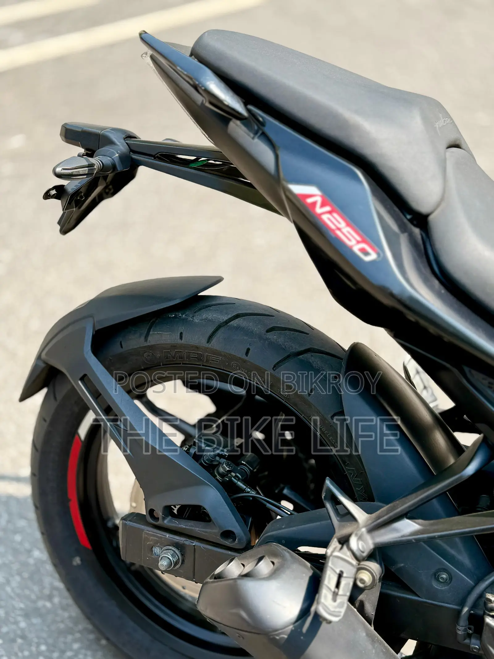 Bajaj Pulsar 250 2024 Black