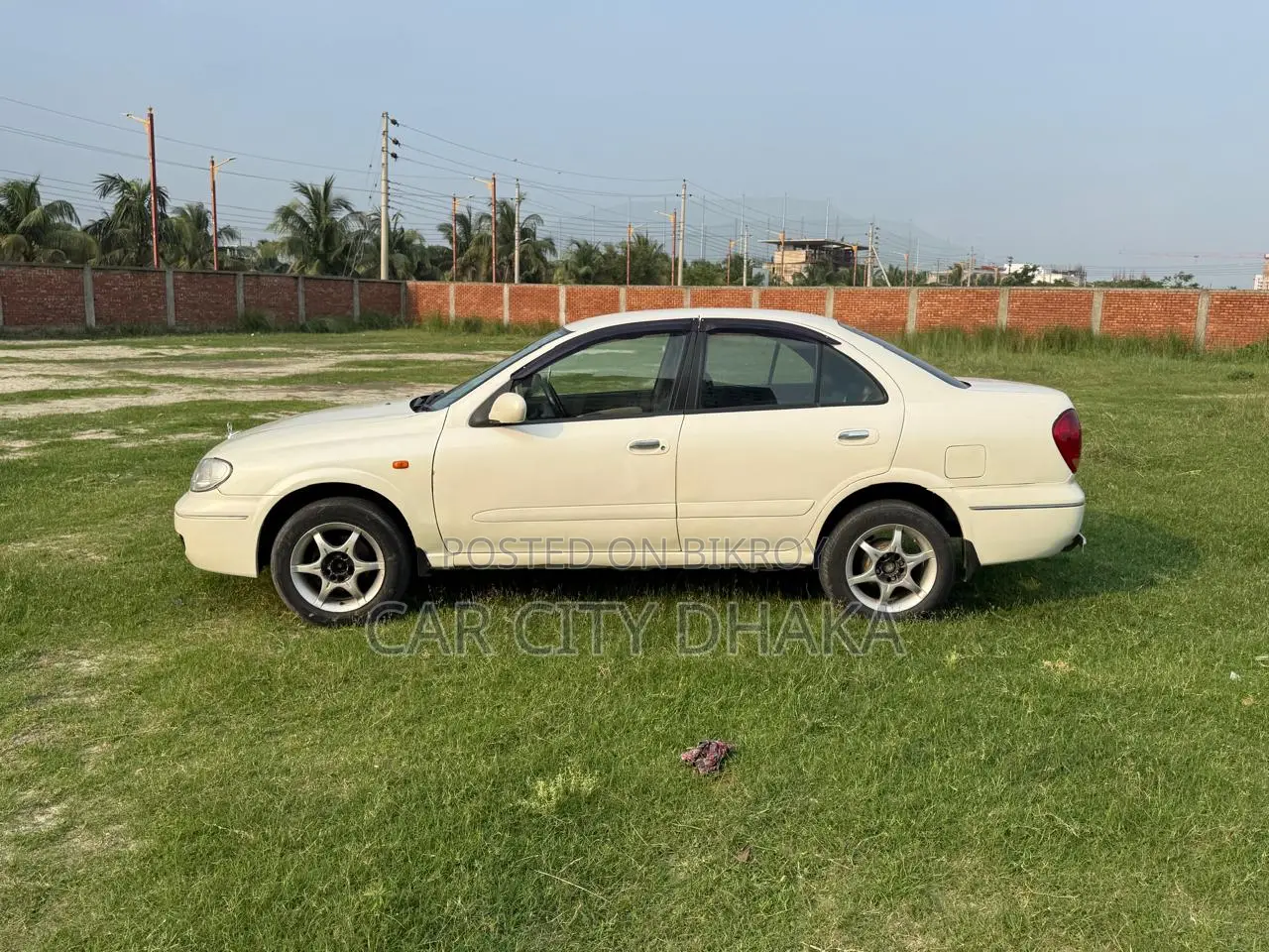 Nissan Sunny 2004 White
