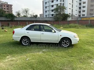 Nissan Sunny 2004 White
