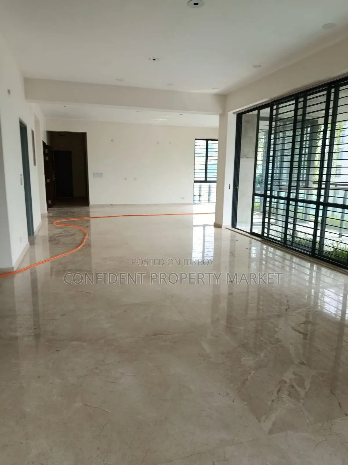 4bdrm Apartment in Baridhara for Sale