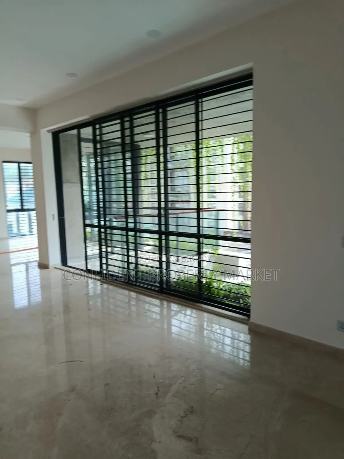 4bdrm Apartment in Baridhara for Sale