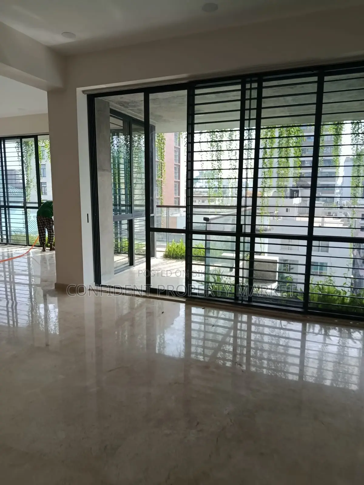 4bdrm Apartment in Baridhara for Sale