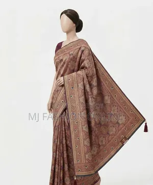 এক্সক্লুসিভ পার্পল বেনারসি সিল্ক শাড়ি (ব্লাউজ পিস সহ)- গর্জিয়াস লুক
