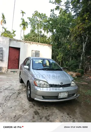 Toyota Platz 2000 Silver