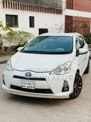 টয়োটা অ্যাকুয়া এস ২০১৪ পার্ল