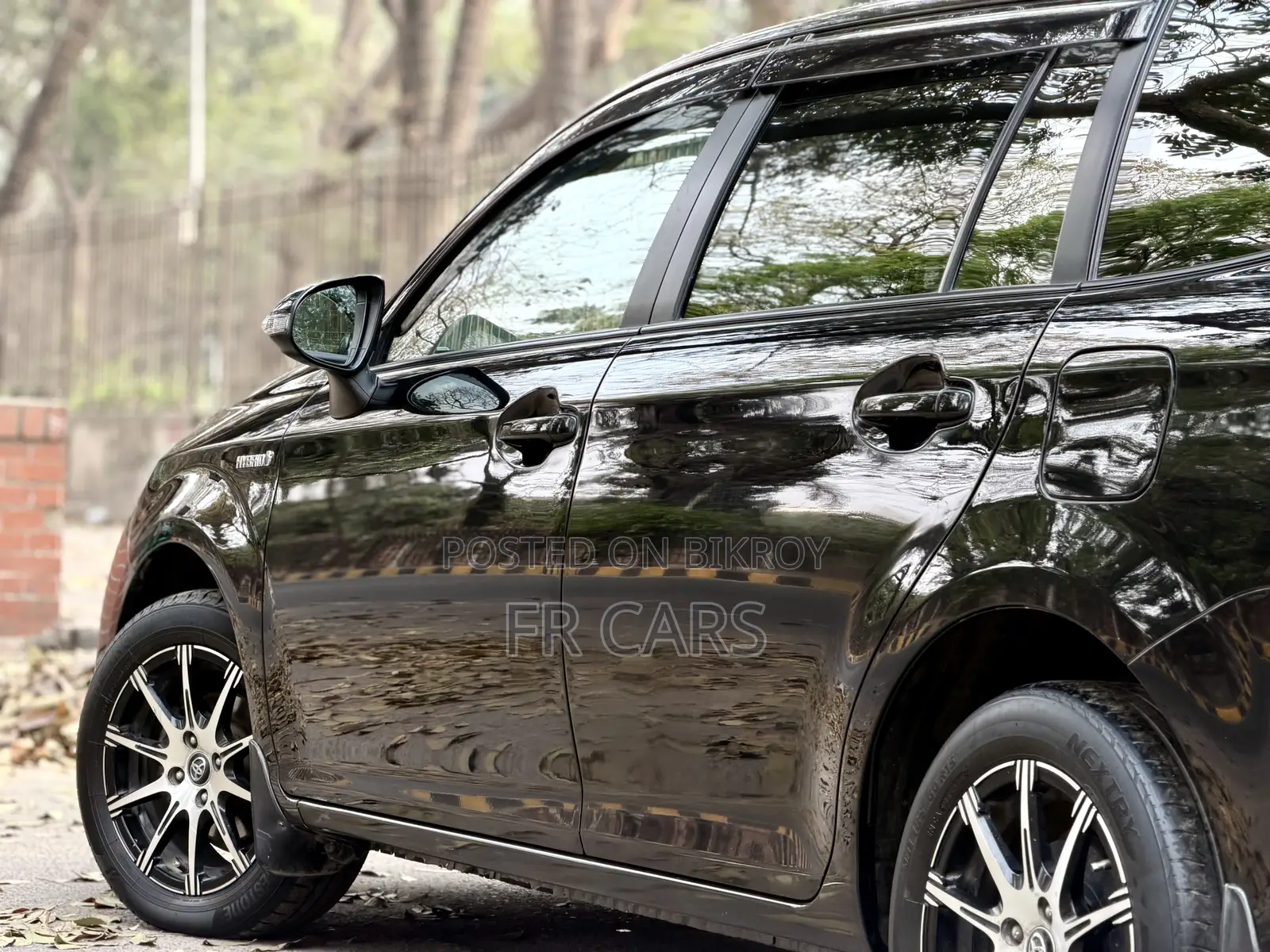 Toyota Corolla Fielder 1.5 Hybrid FWD 2019 Black