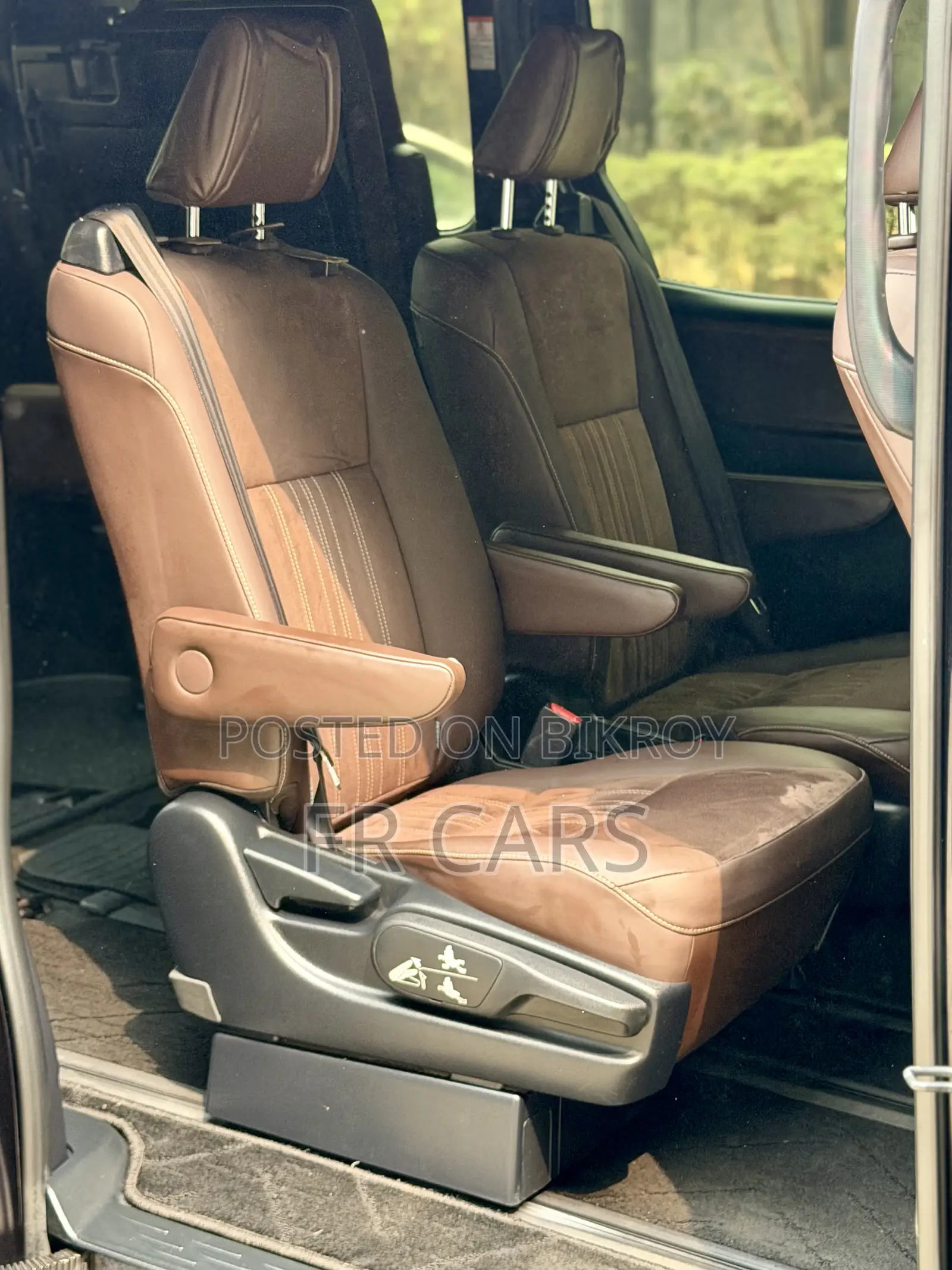 Toyota Esquire 1.8 FWD Hybrid (7 Seater) 2017 Purple