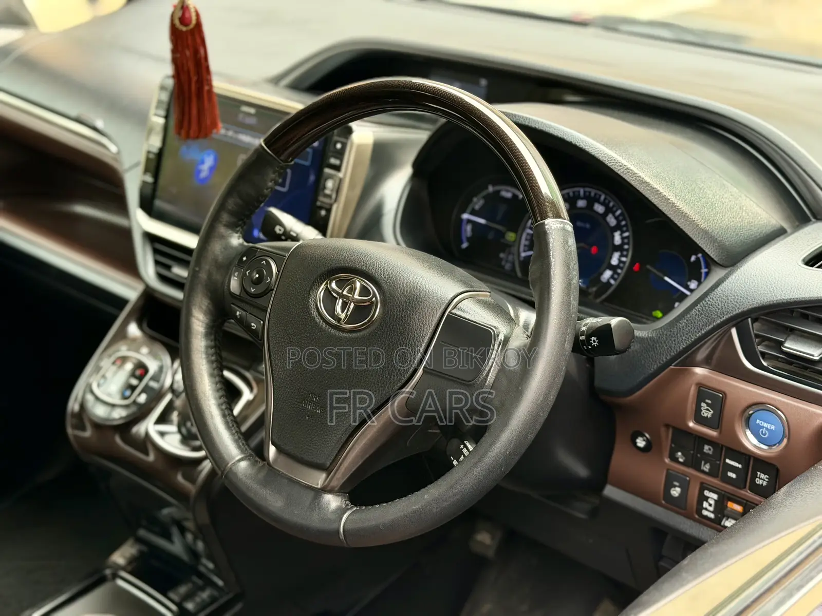 Toyota Esquire 1.8 FWD Hybrid (7 Seater) 2017 Purple