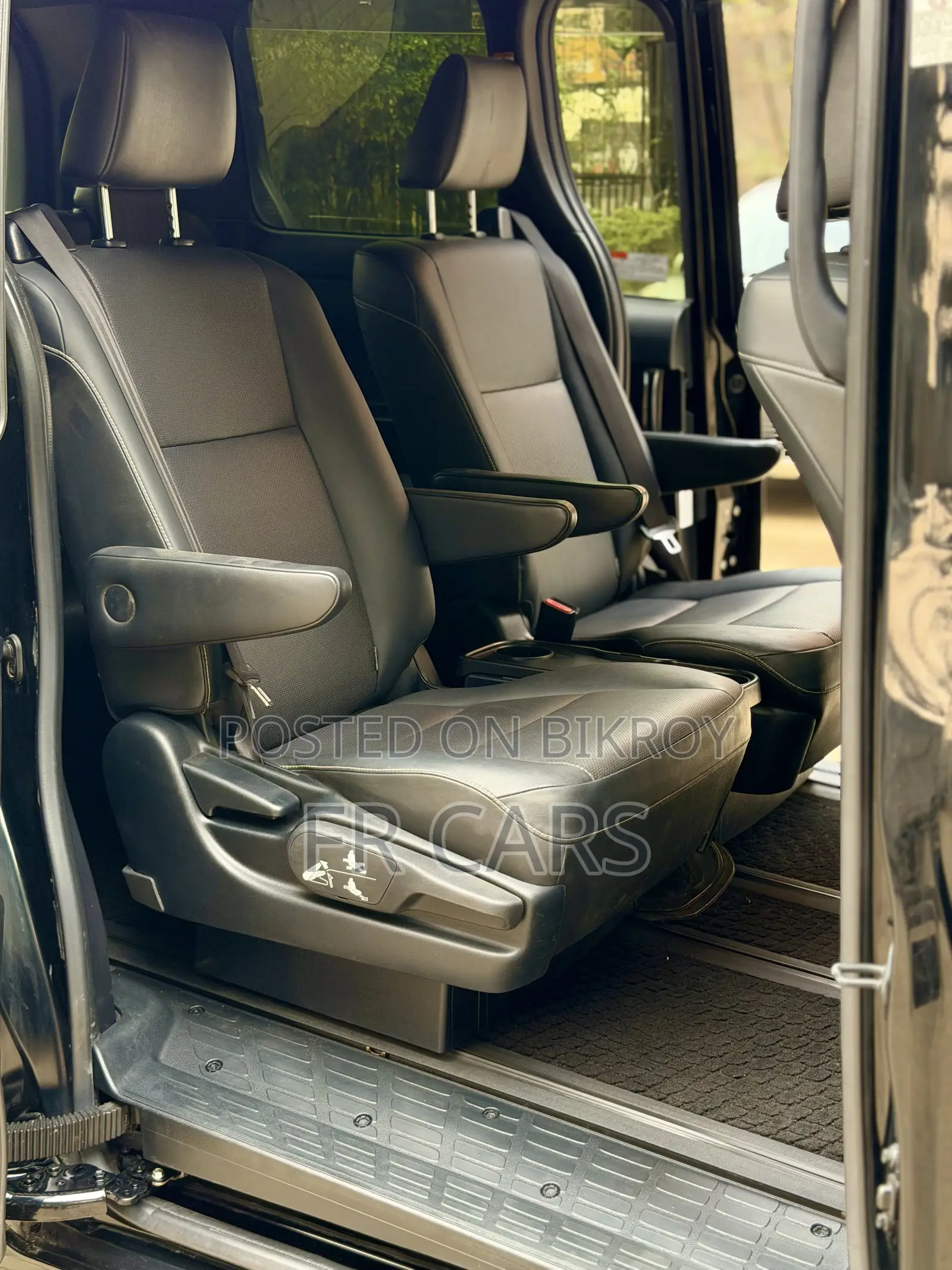 Toyota Esquire 1.8 FWD Hybrid (7 Seater) 2018 Black