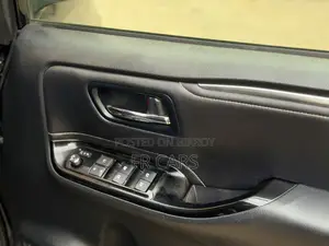 Toyota Esquire 1.8 FWD Hybrid (7 Seater) 2018 Black